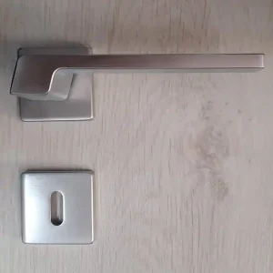 Maniglia per porta Stream Zincral per porte linea calì Cromo satinato 17135 Populair